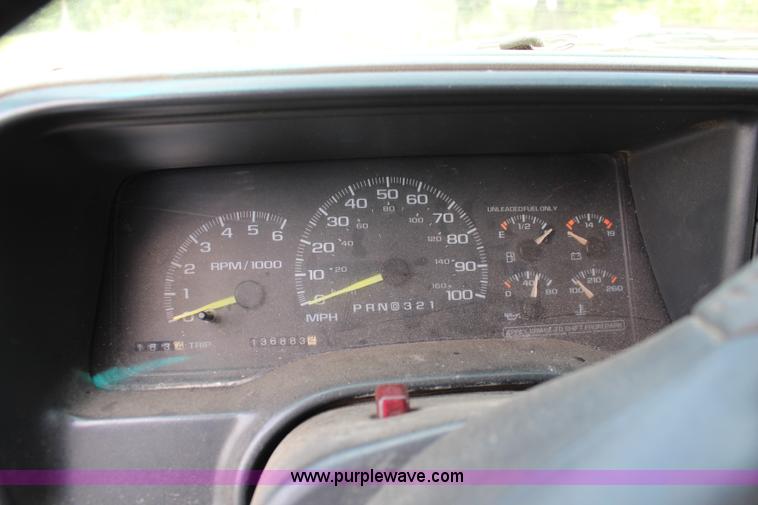 image for item J1159 1998 GMC Sierra 1500 Z71 Ext. Cab pickup truck