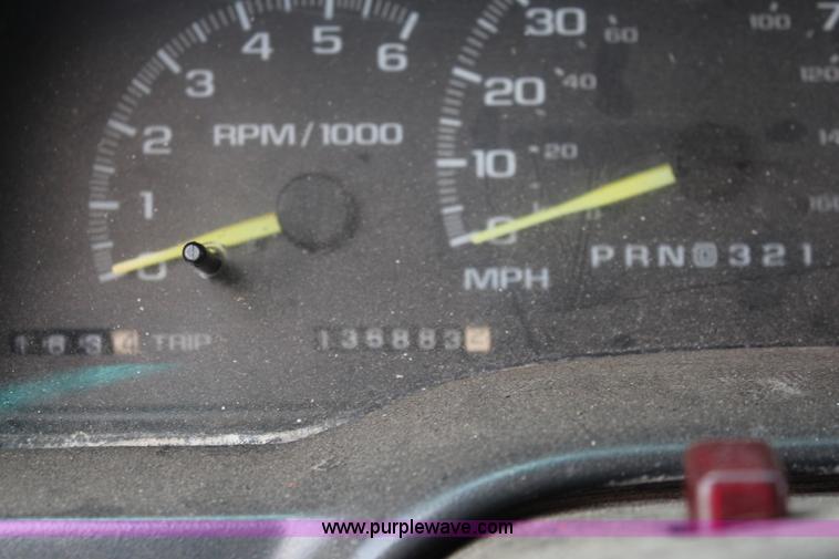 image for item J1159 1998 GMC Sierra 1500 Z71 Ext. Cab pickup truck