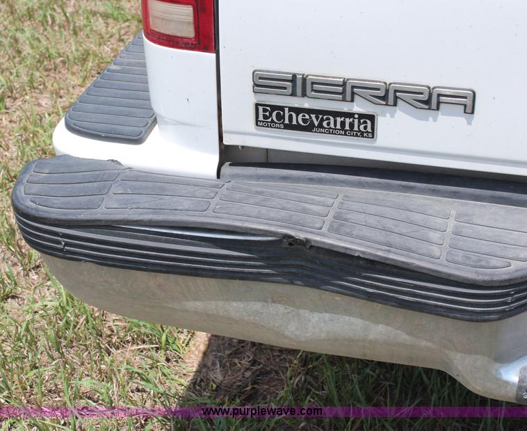 image for item J1159 1998 GMC Sierra 1500 Z71 Ext. Cab pickup truck