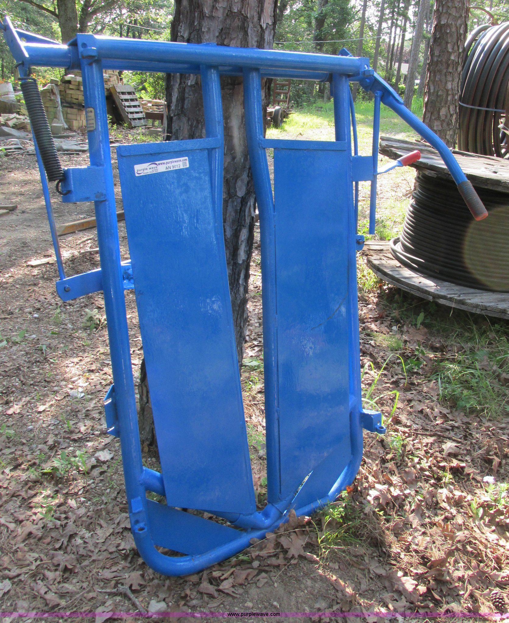 *Preifert 85 cattle squeeze chute head gate in De Soto, MO Item