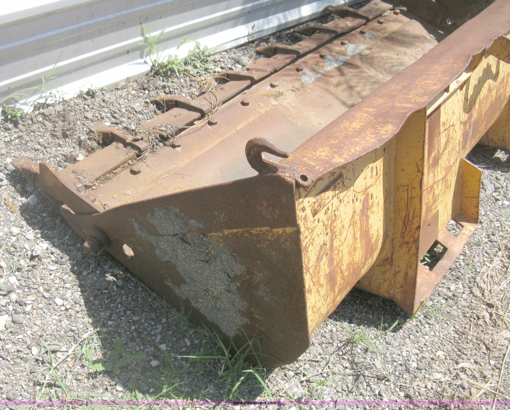 Case skid steer bucket in Wichita, KS Item H5346 sold Purple Wave
