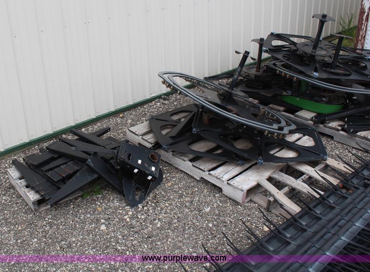 image for item AM9281 John Deere 30' fingered pickup reel