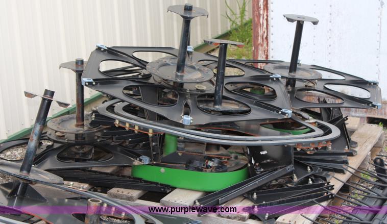 image for item AM9281 John Deere 30' fingered pickup reel