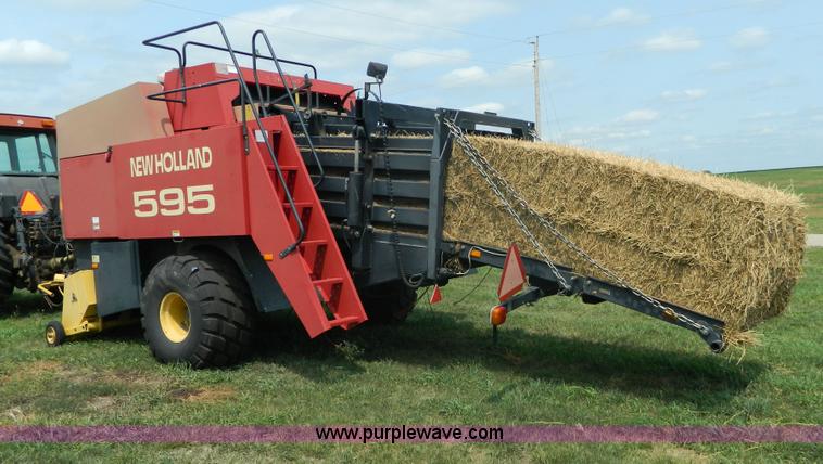 image for item AX9721 1998 New Holland 595 large square baler