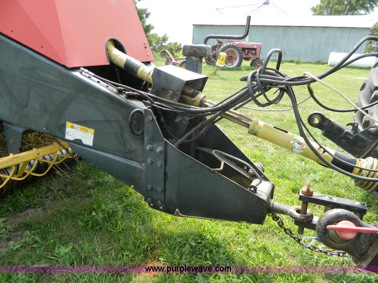 image for item AX9721 1998 New Holland 595 large square baler