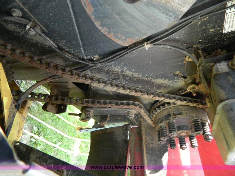 image for item AX9721 1998 New Holland 595 large square baler