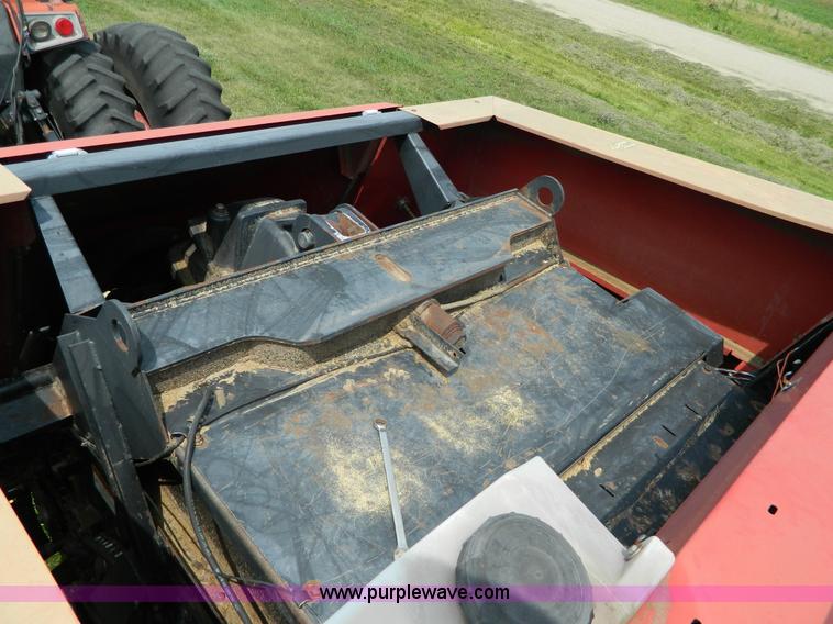 image for item AX9721 1998 New Holland 595 large square baler