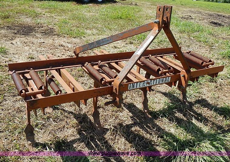 image for item BA9174 International three point chisel