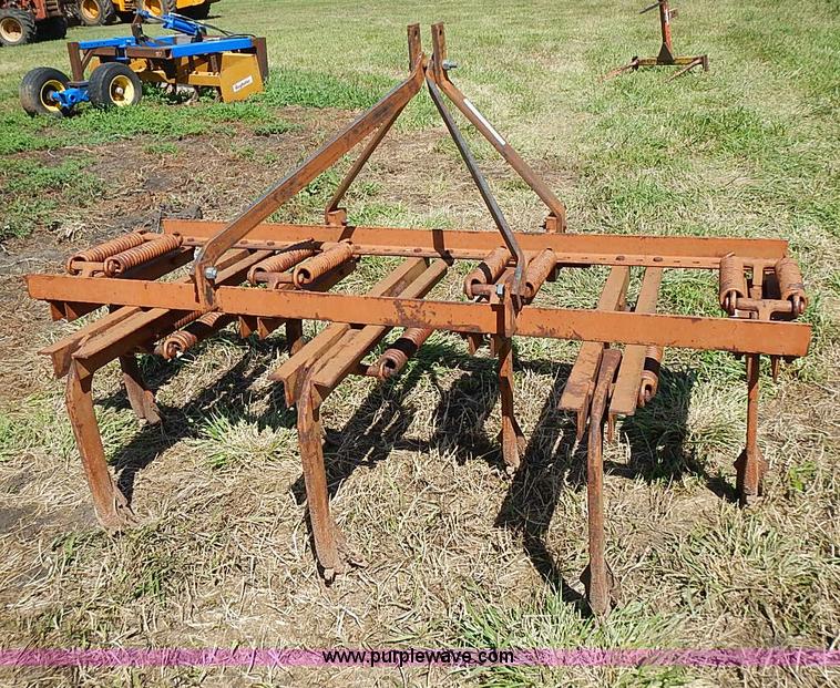 image for item BA9174 International three point chisel