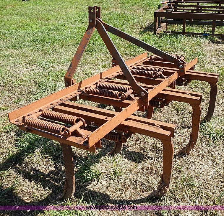 image for item BA9174 International three point chisel