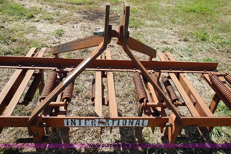 image for item BA9174 International three point chisel