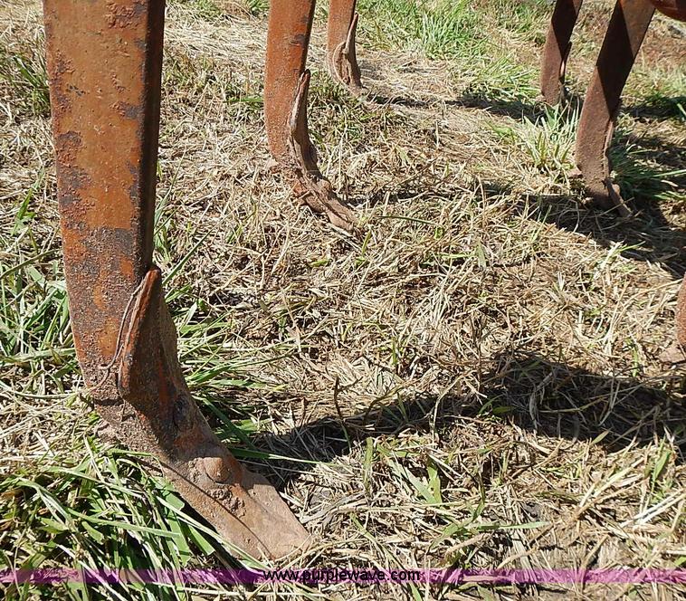 image for item BA9174 International three point chisel