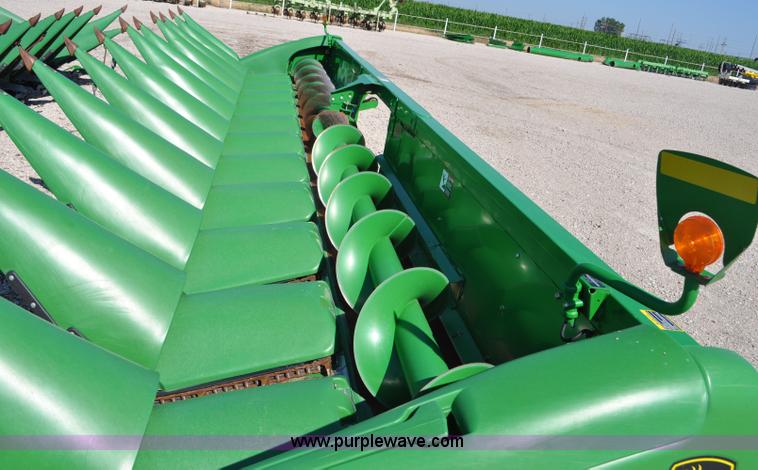 image for item F2041 2012 John Deere 612C corn head