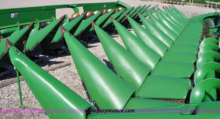 image for item F2041 2012 John Deere 612C corn head