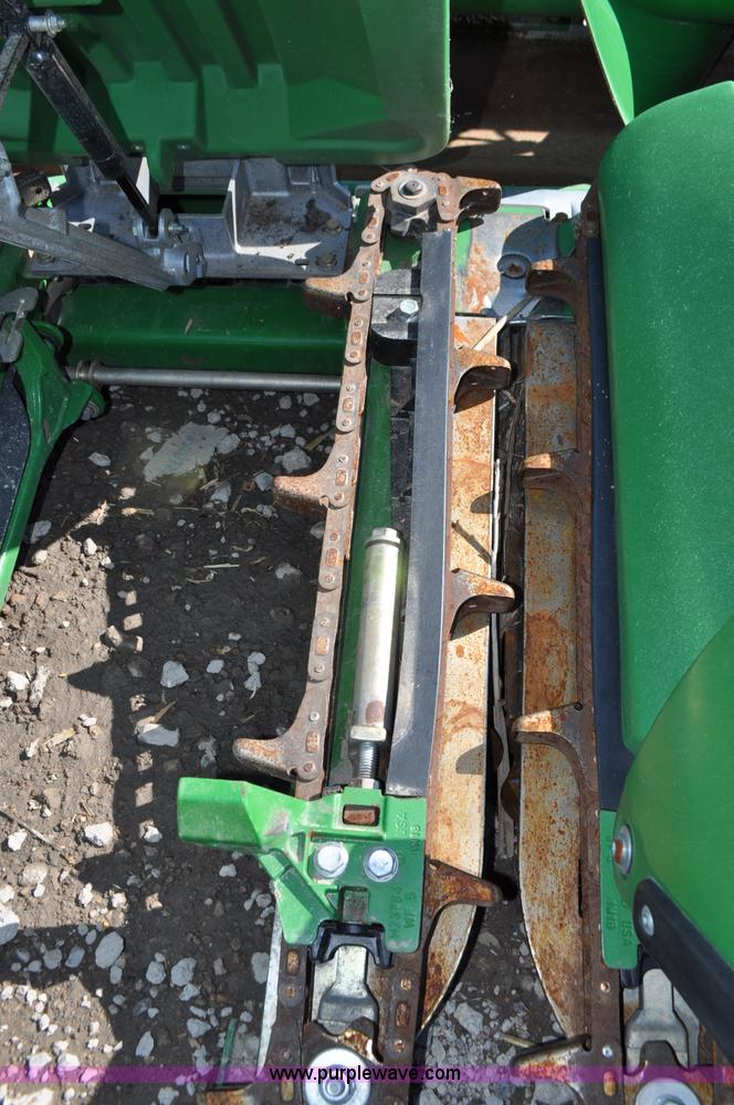 image for item F2041 2012 John Deere 612C corn head