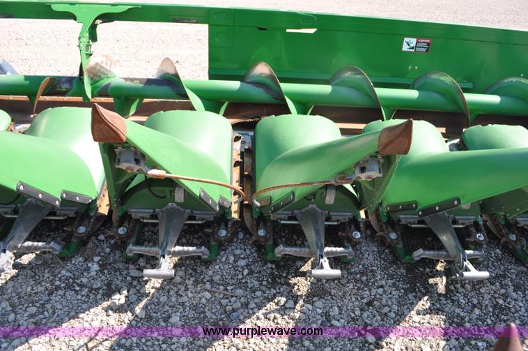image for item F2041 2012 John Deere 612C corn head