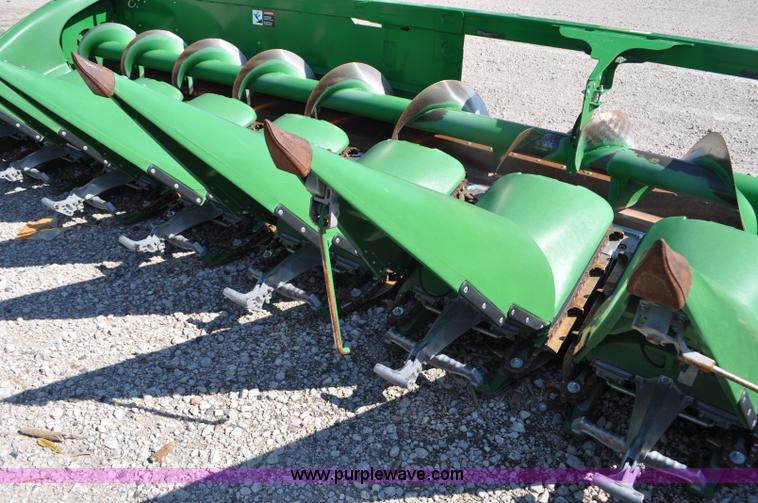 image for item F2041 2012 John Deere 612C corn head