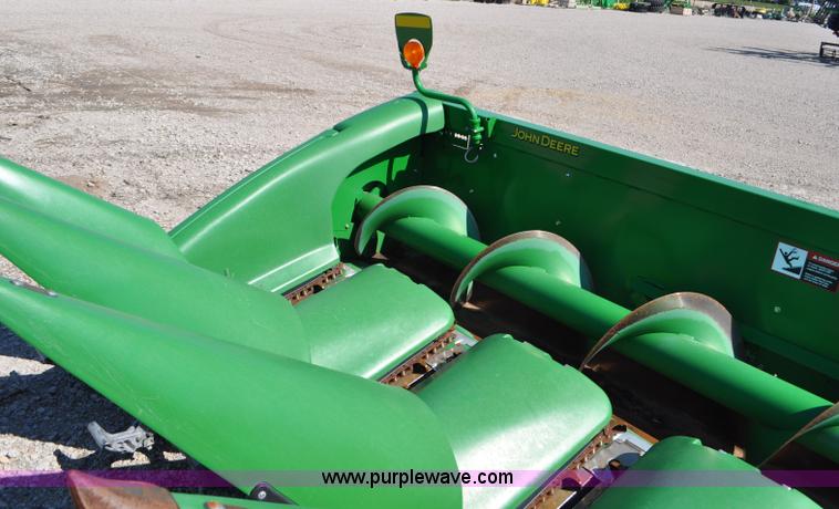 image for item F2041 2012 John Deere 612C corn head