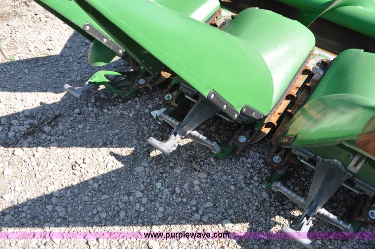 image for item F2041 2012 John Deere 612C corn head