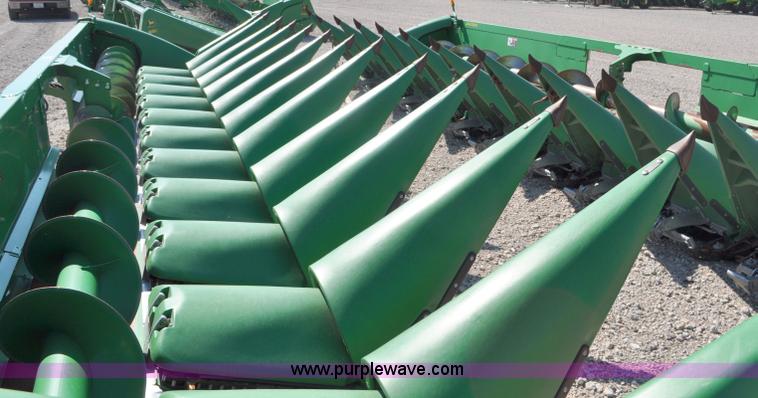 image for item F2041 2012 John Deere 612C corn head