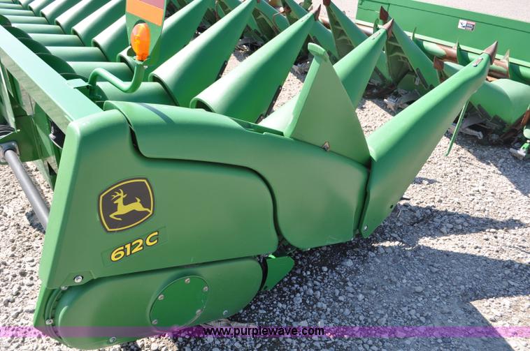 image for item F2041 2012 John Deere 612C corn head