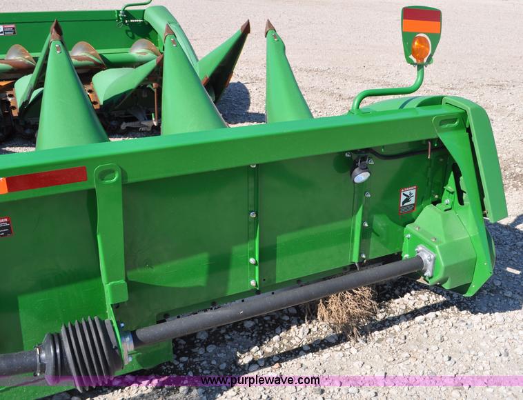 image for item F2041 2012 John Deere 612C corn head