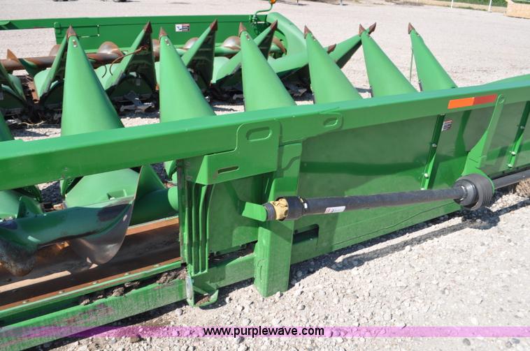 image for item F2041 2012 John Deere 612C corn head