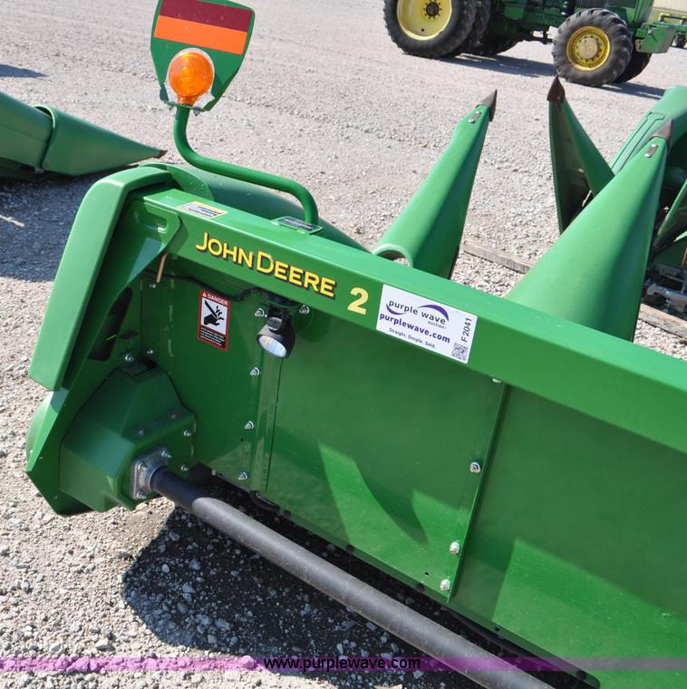 image for item F2041 2012 John Deere 612C corn head