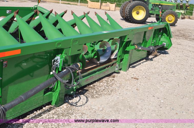 image for item F2041 2012 John Deere 612C corn head