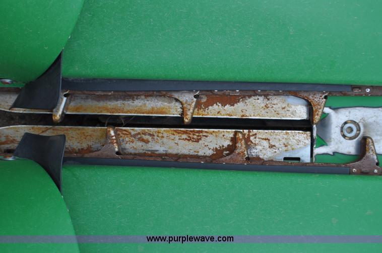 image for item F2042 2012 John Deere 612C corn head