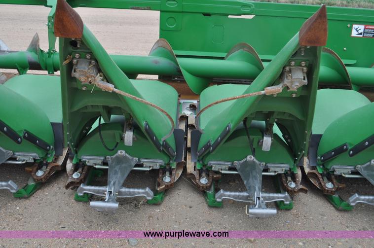 image for item F2042 2012 John Deere 612C corn head