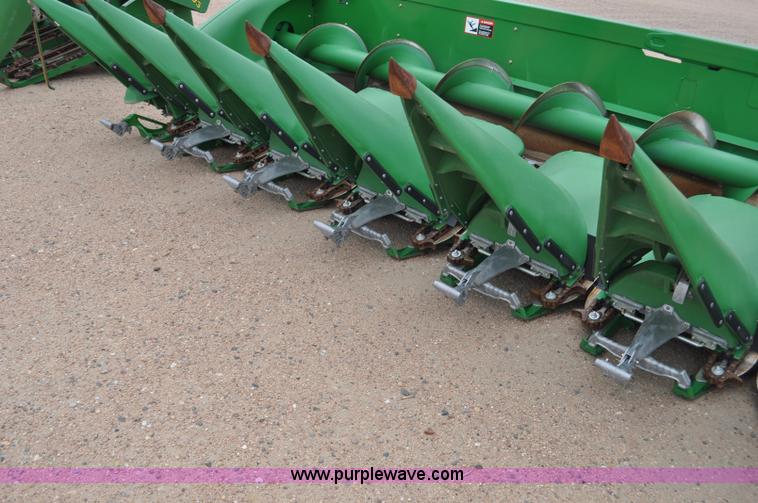image for item F2042 2012 John Deere 612C corn head