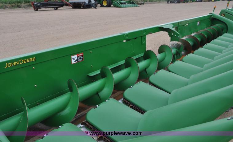 image for item F2042 2012 John Deere 612C corn head