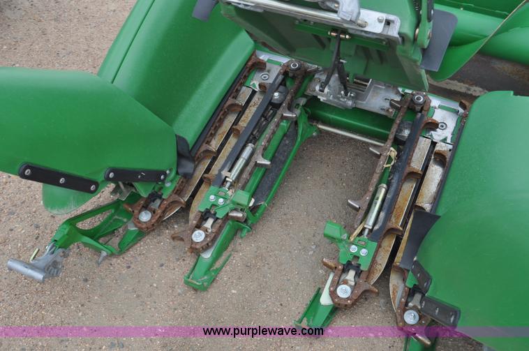 image for item F2042 2012 John Deere 612C corn head