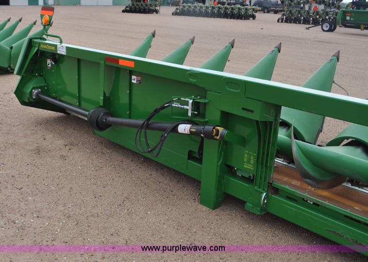 image for item F2042 2012 John Deere 612C corn head