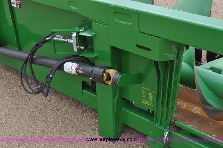 image for item F2042 2012 John Deere 612C corn head