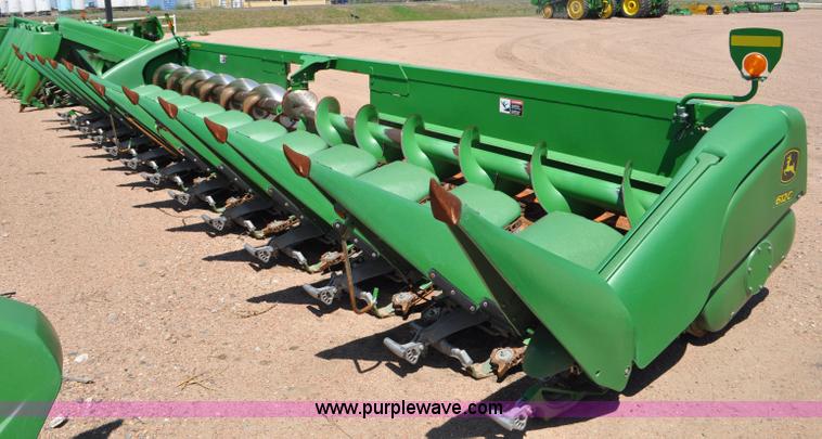 image for item F2043 2008 John Deere 612C corn head