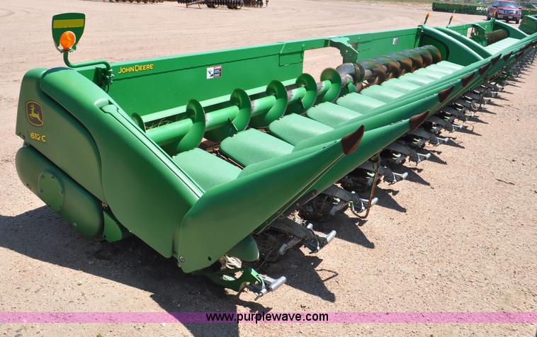 image for item F2043 2008 John Deere 612C corn head