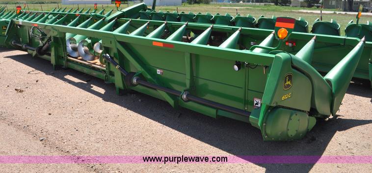 image for item F2043 2008 John Deere 612C corn head