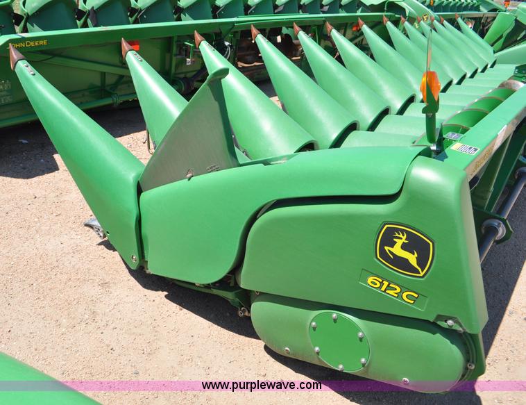 image for item F2043 2008 John Deere 612C corn head