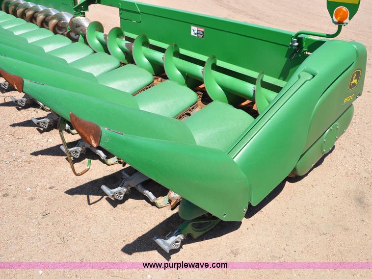 image for item F2043 2008 John Deere 612C corn head