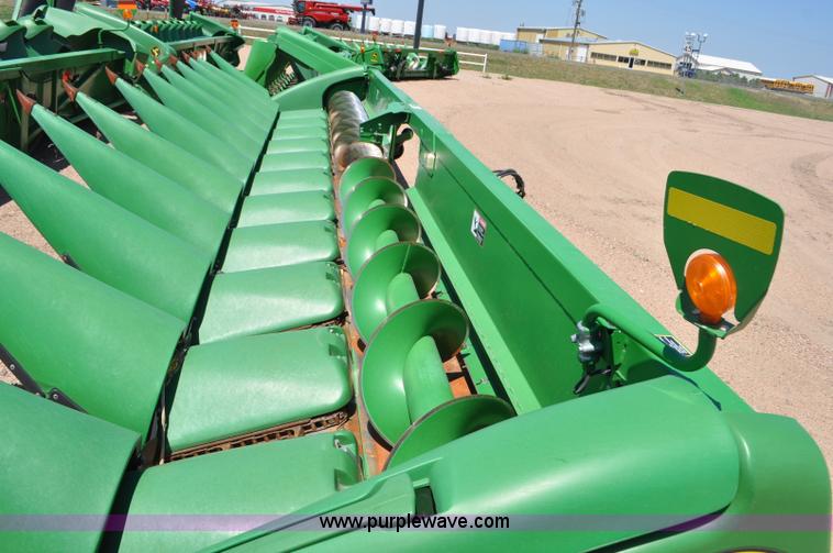 image for item F2043 2008 John Deere 612C corn head