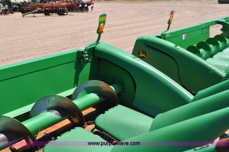 image for item F2043 2008 John Deere 612C corn head