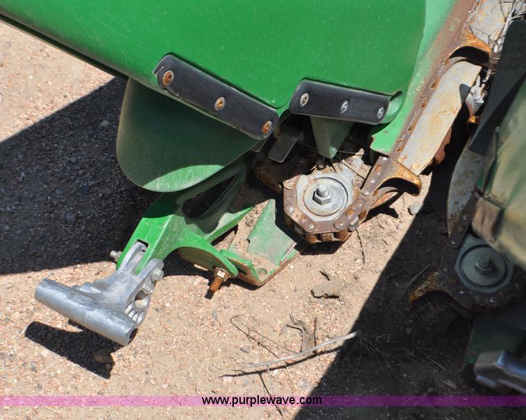 image for item F2043 2008 John Deere 612C corn head
