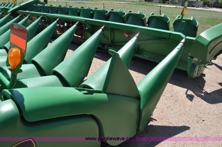 image for item F2043 2008 John Deere 612C corn head