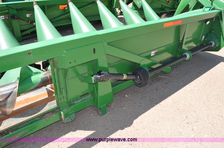 image for item F2043 2008 John Deere 612C corn head