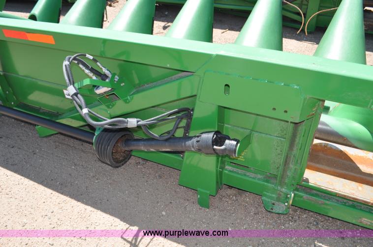 image for item F2043 2008 John Deere 612C corn head