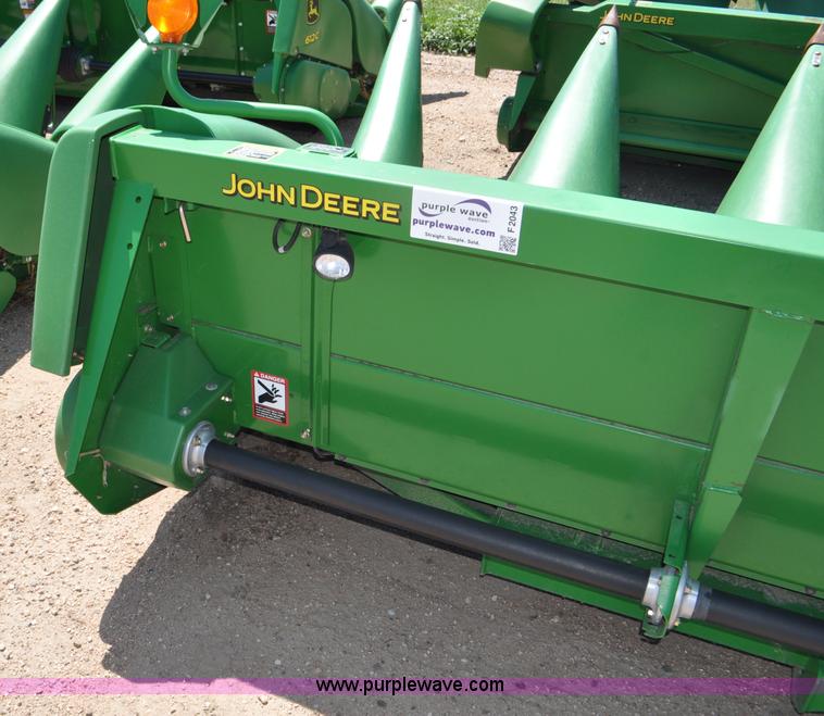image for item F2043 2008 John Deere 612C corn head