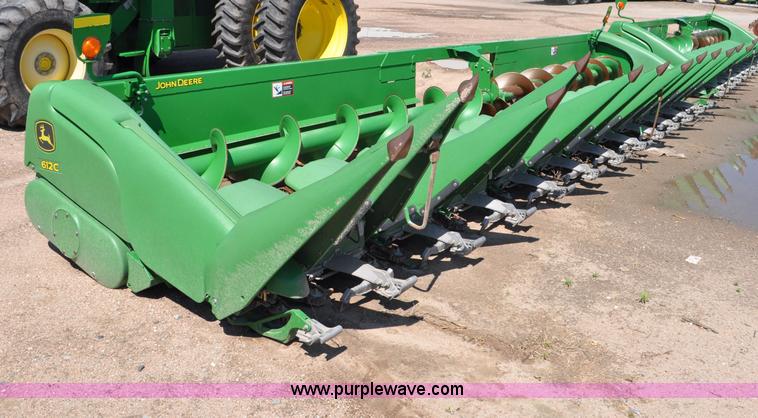 image for item F2044 2010 John Deere 612C corn head
