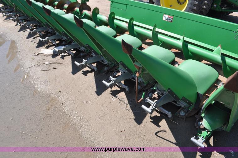image for item F2044 2010 John Deere 612C corn head